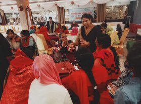 Women in discussion during the Saharanpur consultations
