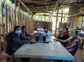 Craftswomen of Fibrent during the work