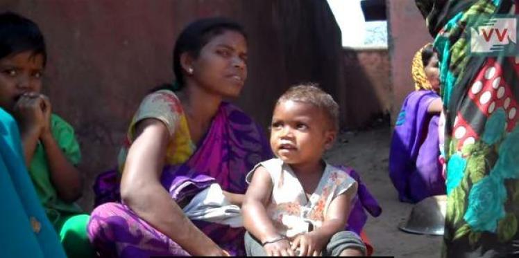 No place to go. Pregnant women in Jharkhand get check-up done in open field