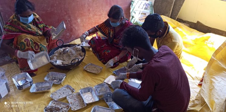 Hot cooked meal packets being prepared for the Pathik Project