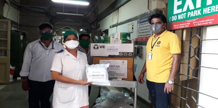 Distribution of PPE Kits by Oxfam India to KEM Hospital in Mumbai