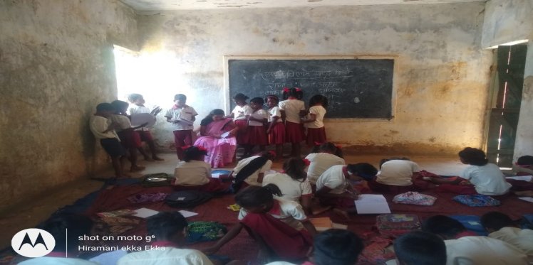 Children attend Mohalla Classes within school premises in Gumla district