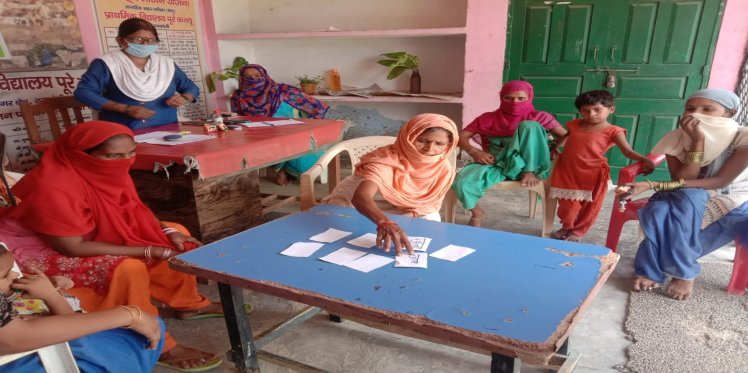 Suman Devi (in blue; second from left) engages with SMC members