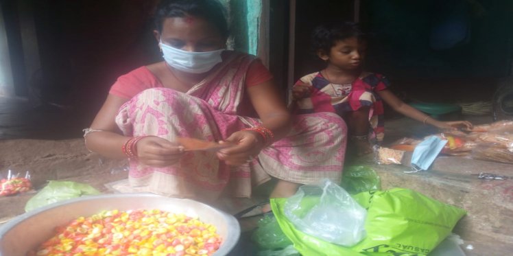 Madhushmita Jena with her daughter preparing ready to eat items for sale